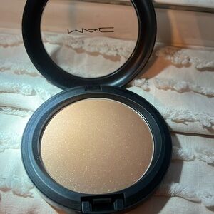 MAC COSMETICS BRONZER